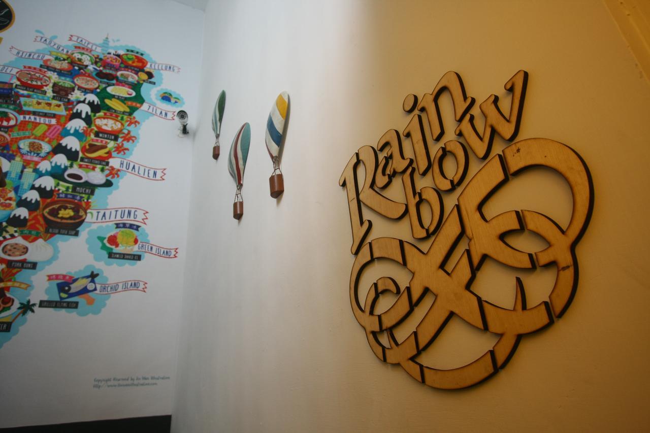 Color House Hostel Đài Trung Ngoại thất bức ảnh