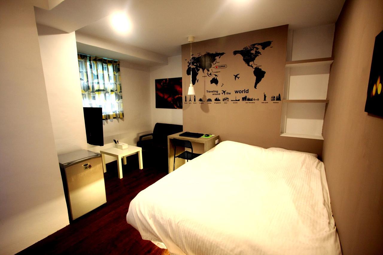 Color House Hostel Đài Trung Ngoại thất bức ảnh