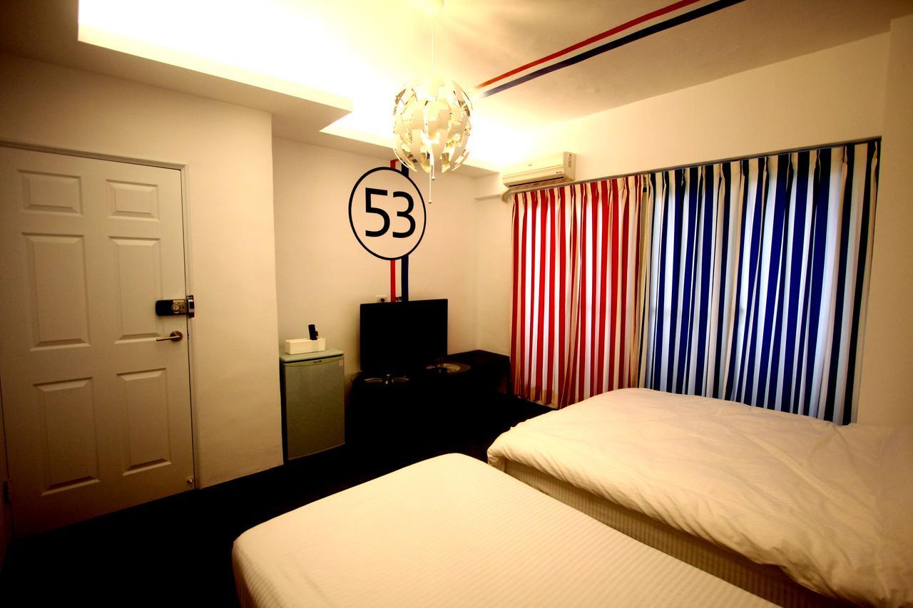 Color House Hostel Đài Trung Ngoại thất bức ảnh