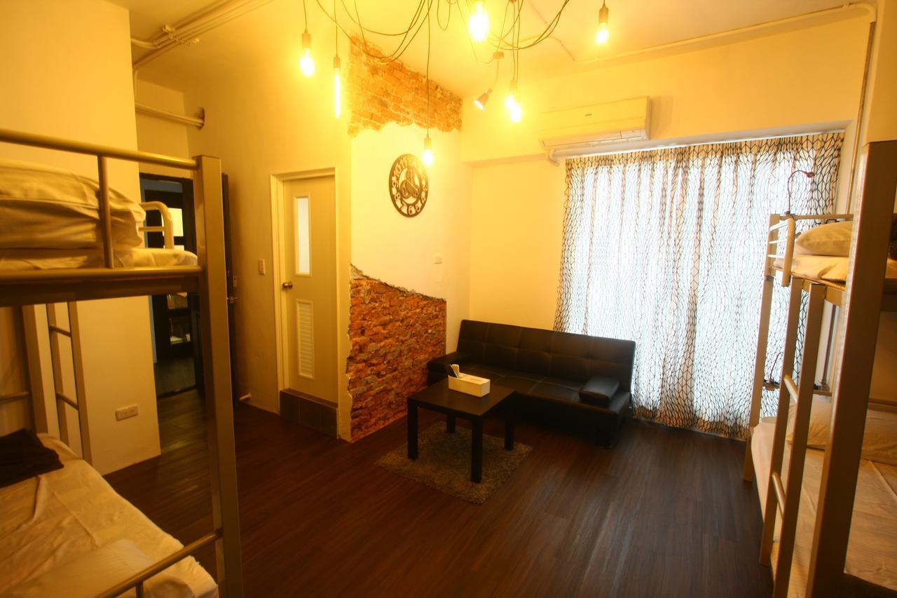 Color House Hostel Đài Trung Ngoại thất bức ảnh